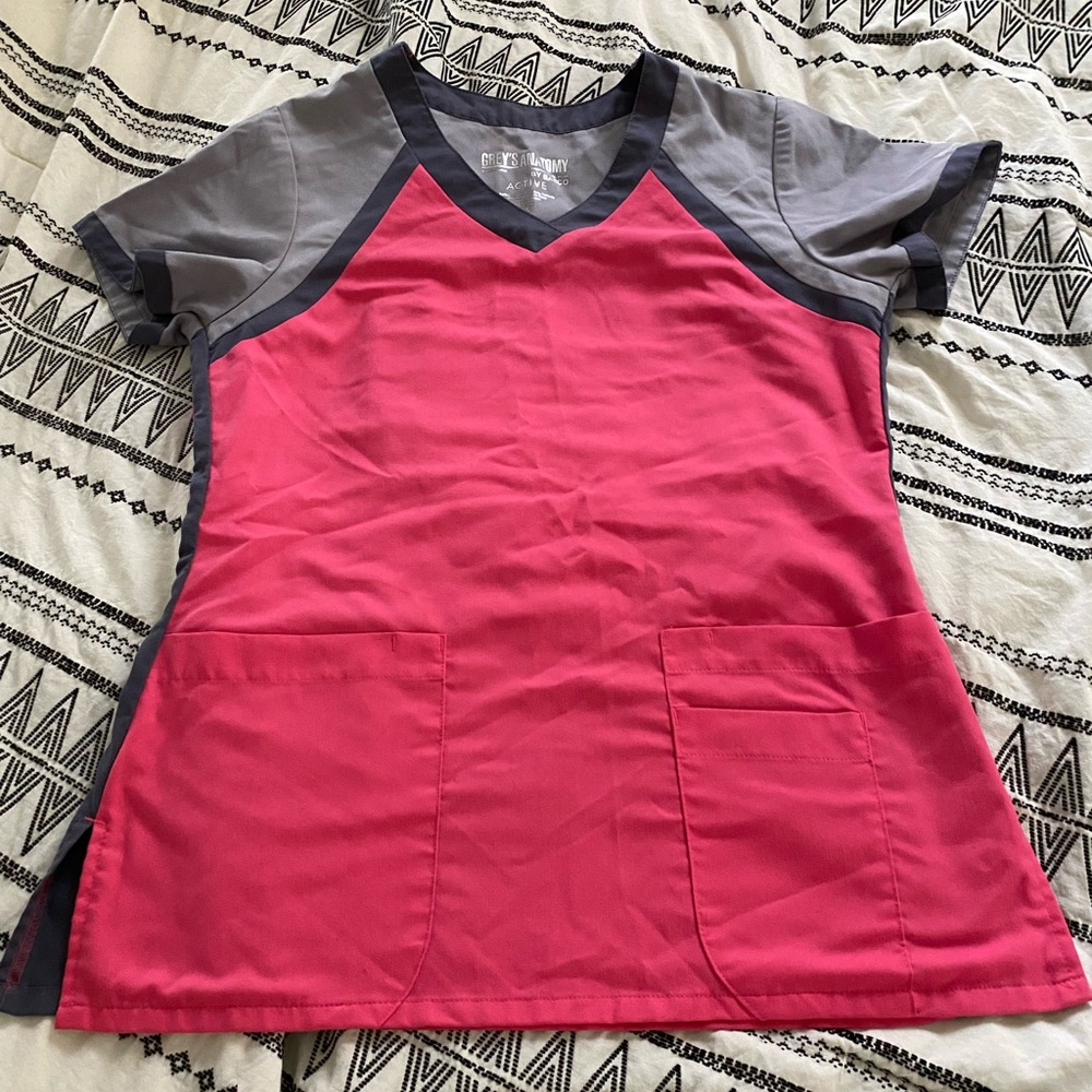 Greys anatomy active scrub top.